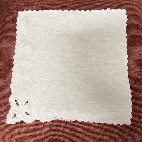 Floral Embroidered Ecru Linen Table Napkins Set of 5 Mid Century Napkins 1950s - Picture 5 of 7